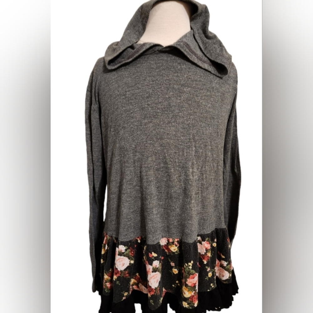 NEW LISTING long sleeve light hooded t-shirt